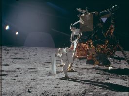 Ces empreintes de pas sont toujours sur la lune. Ainsi que les poubelles des astronautes.