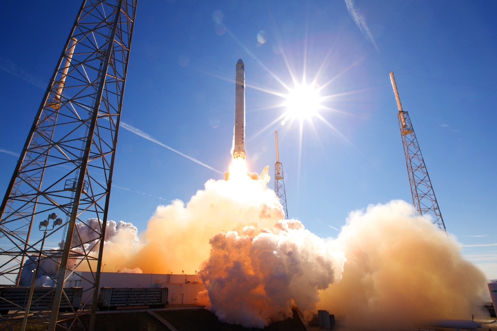 SpaceX vous permettra désormais de réserver un lancement de fusée en ligne à partir de 1 million de dollars